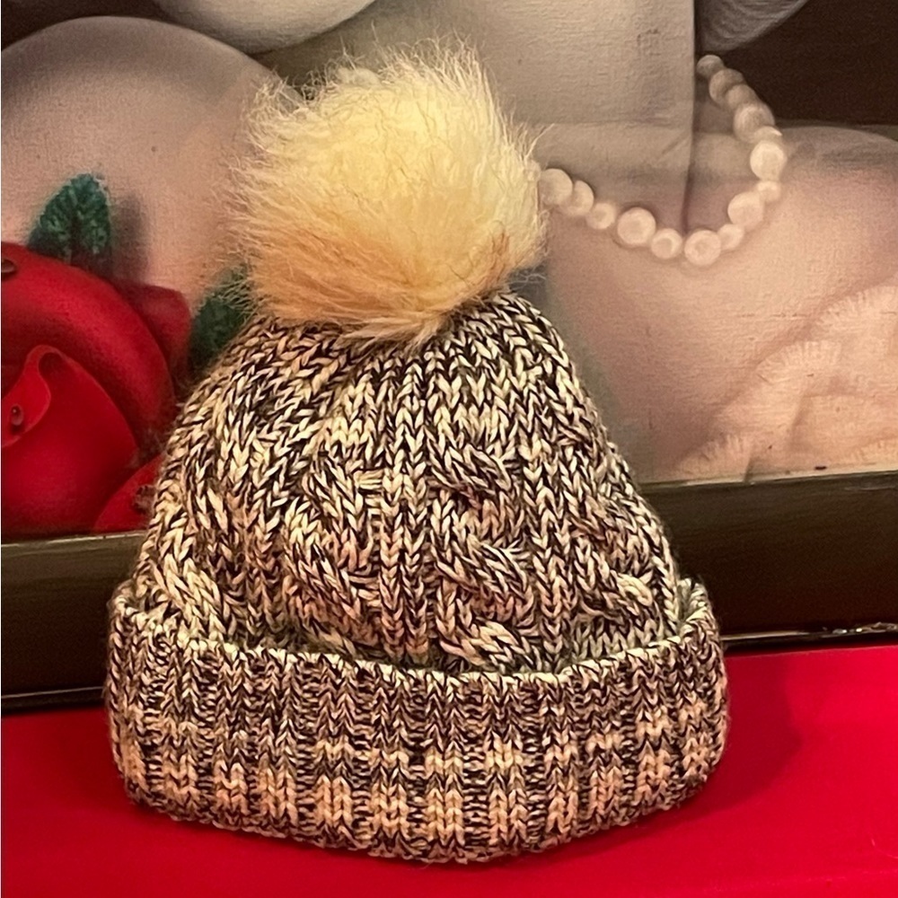 NWT CROCHETED ACRYLIC/WOOL FAUX POM POM HAT CREATED BE ME DOC L